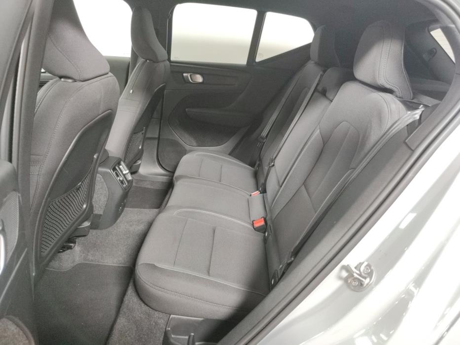 VOLVO EX40 2025