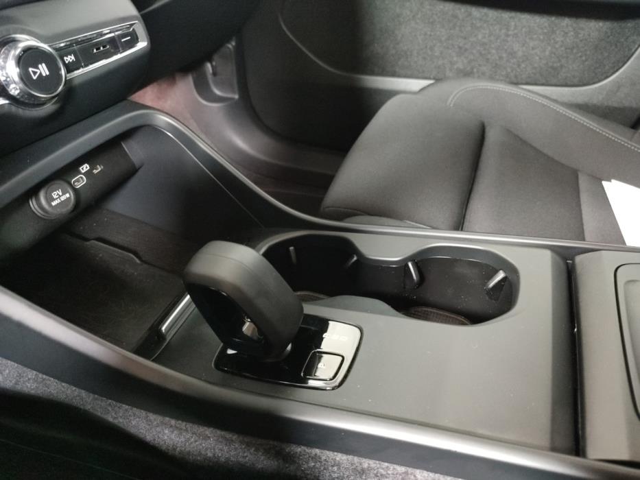 VOLVO EX40 2025
