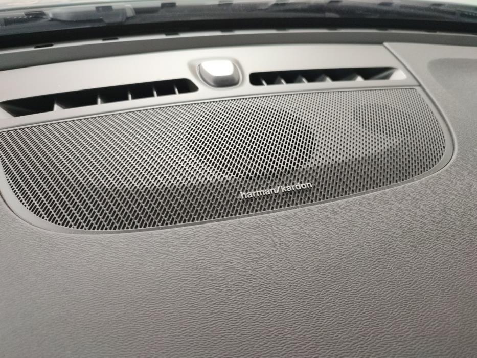 VOLVO EX40 2025