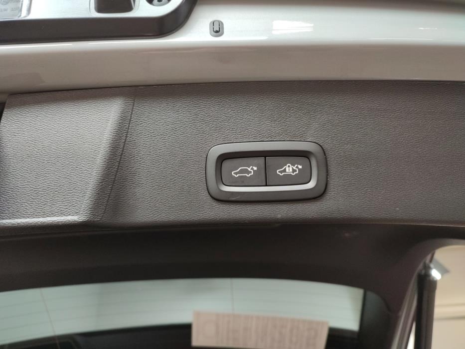 VOLVO EX40 2025