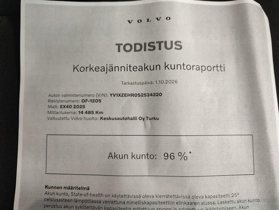 VOLVO EX40 2025