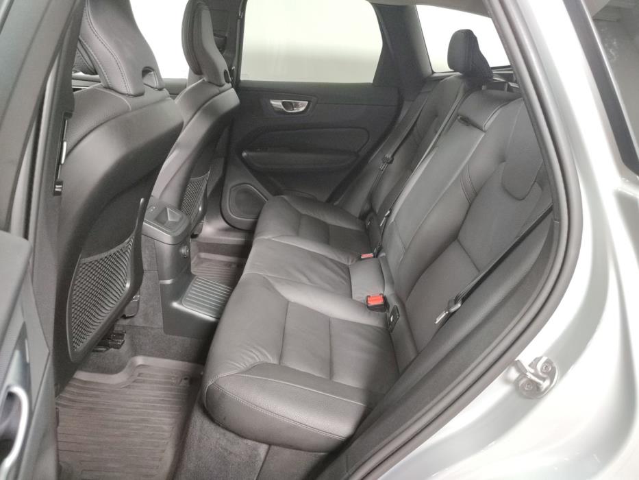 VOLVO XC60 2025
