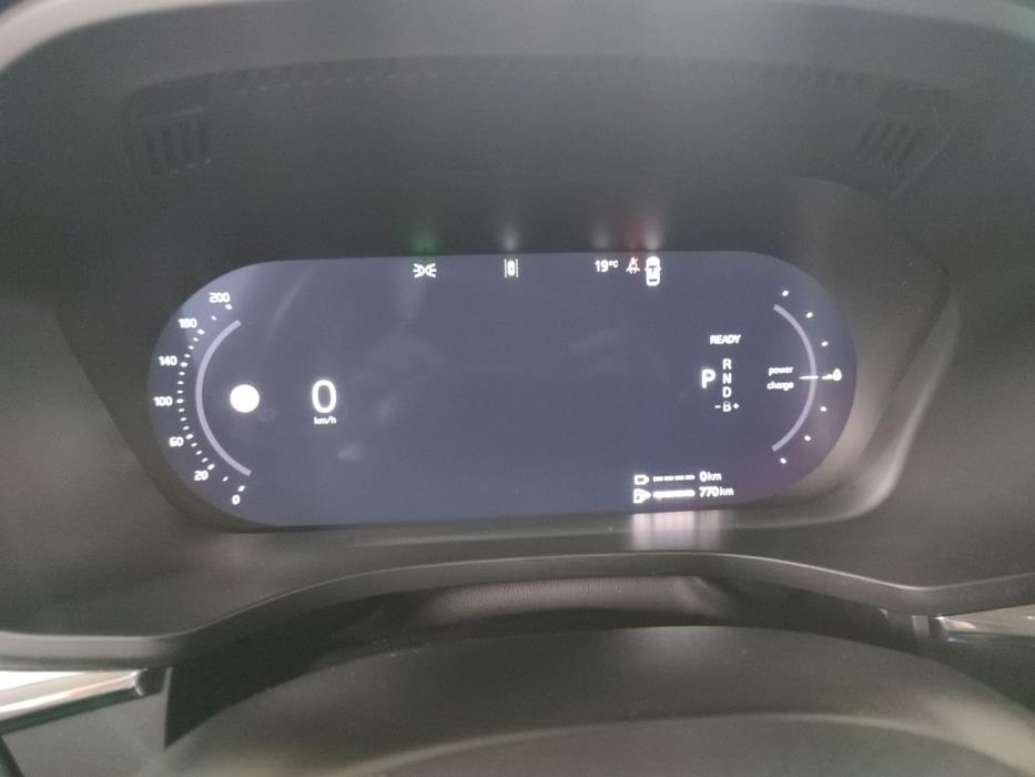 VOLVO XC60 2025