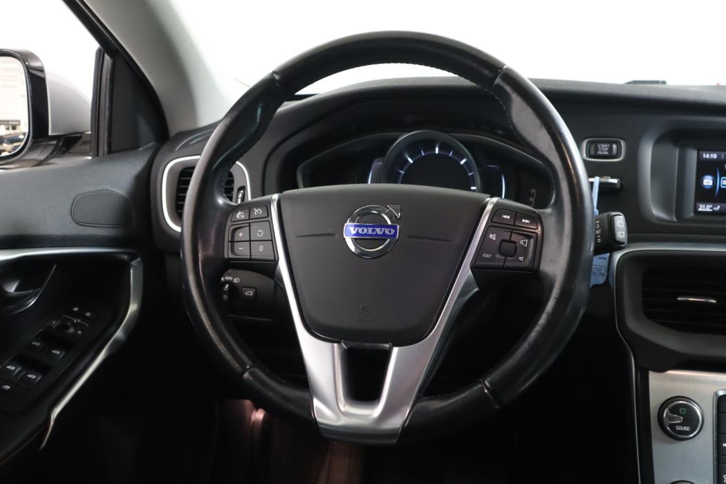 VOLVO V40 2015