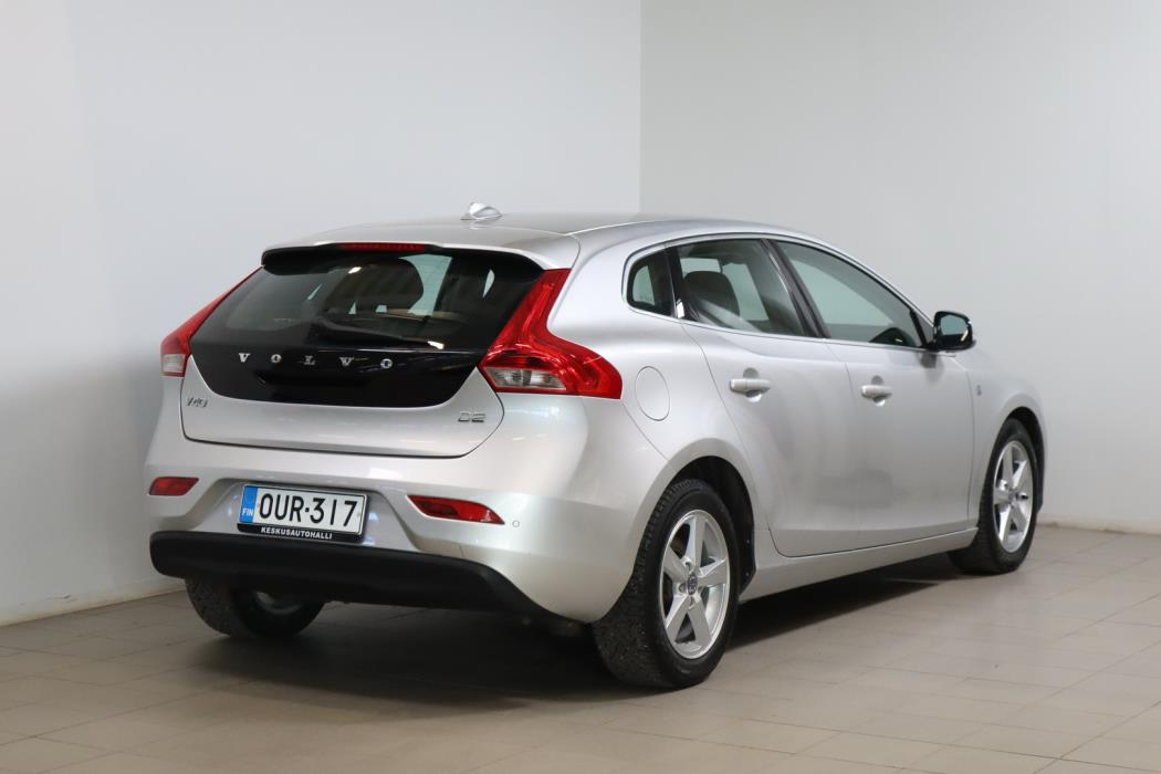 VOLVO V40 2015