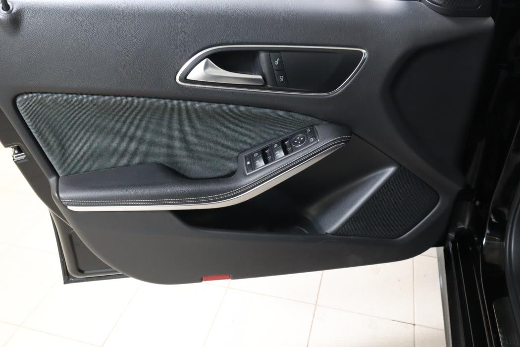 MERCEDES-BENZ A 2017