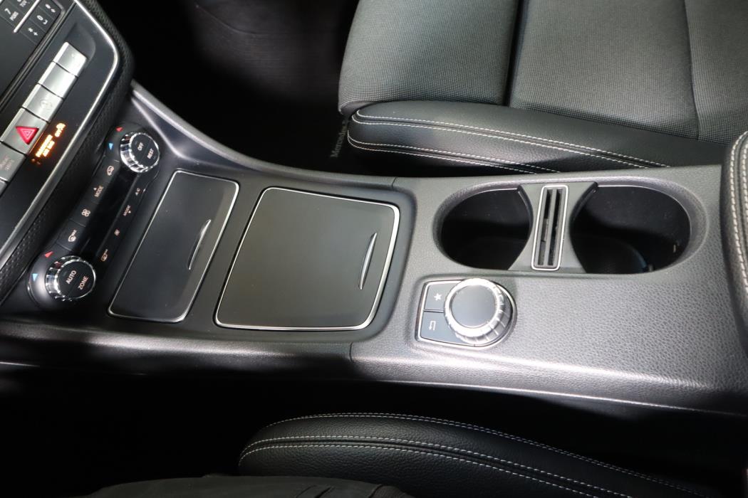 MERCEDES-BENZ A 2017