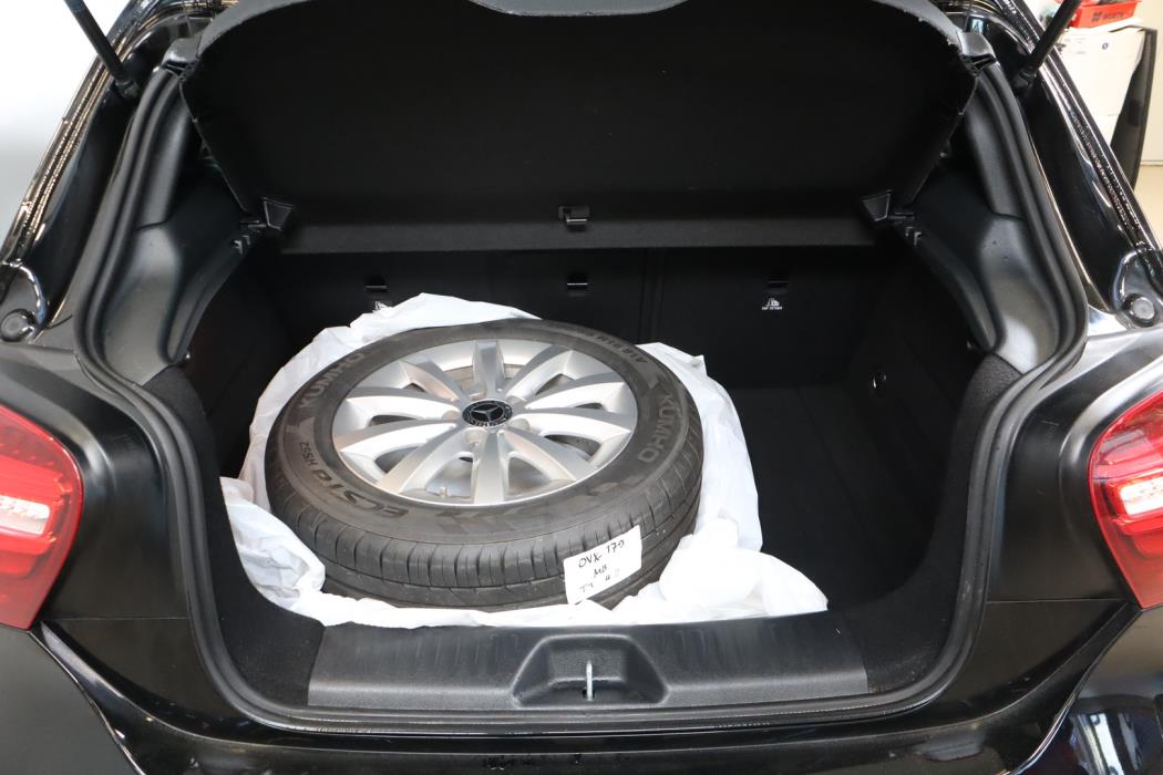 MERCEDES-BENZ A 2017