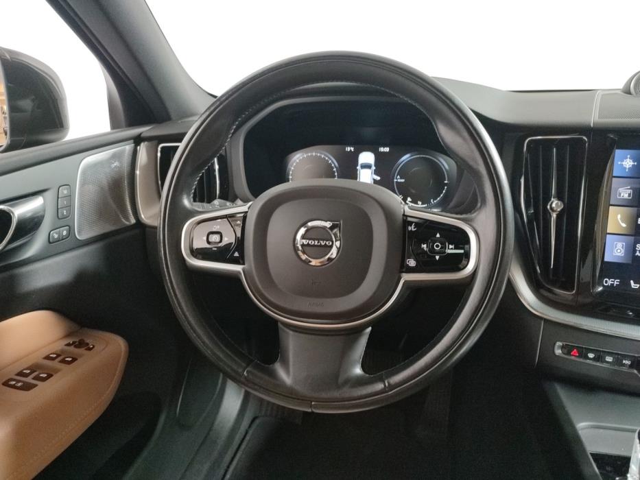 VOLVO XC60 2018