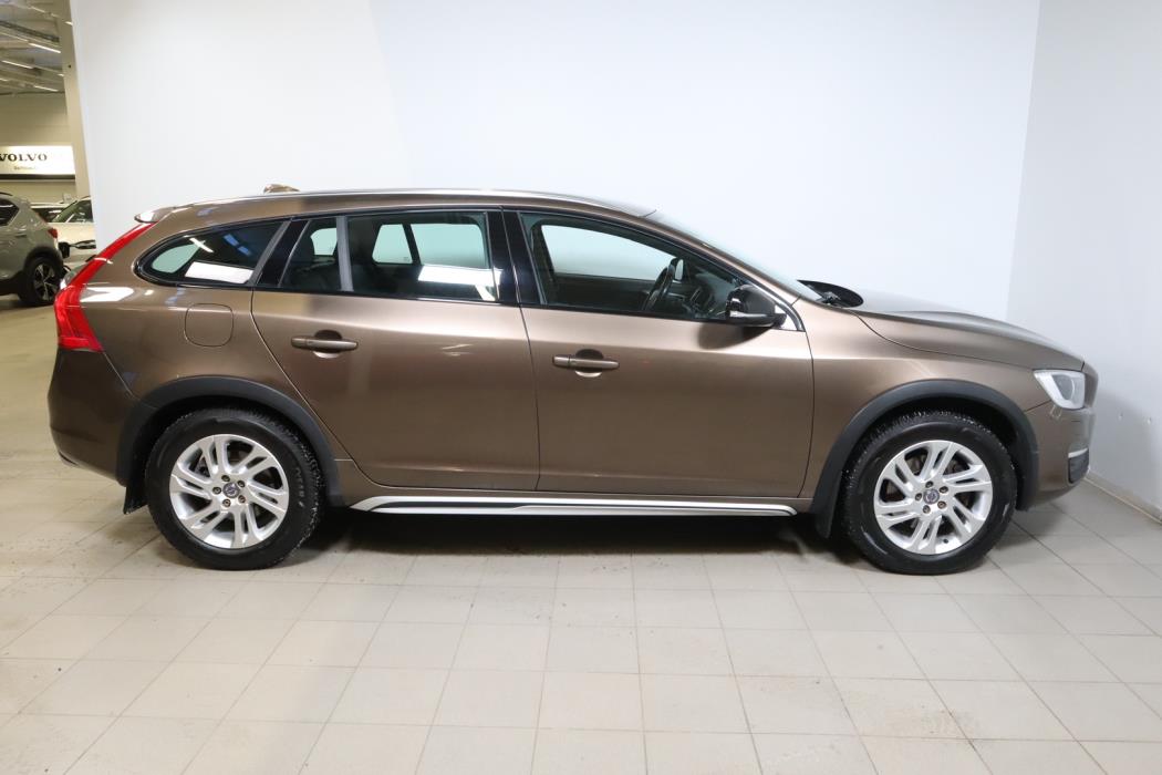VOLVO V60 Cross Country 2018