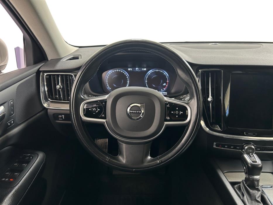 VOLVO V60 2021