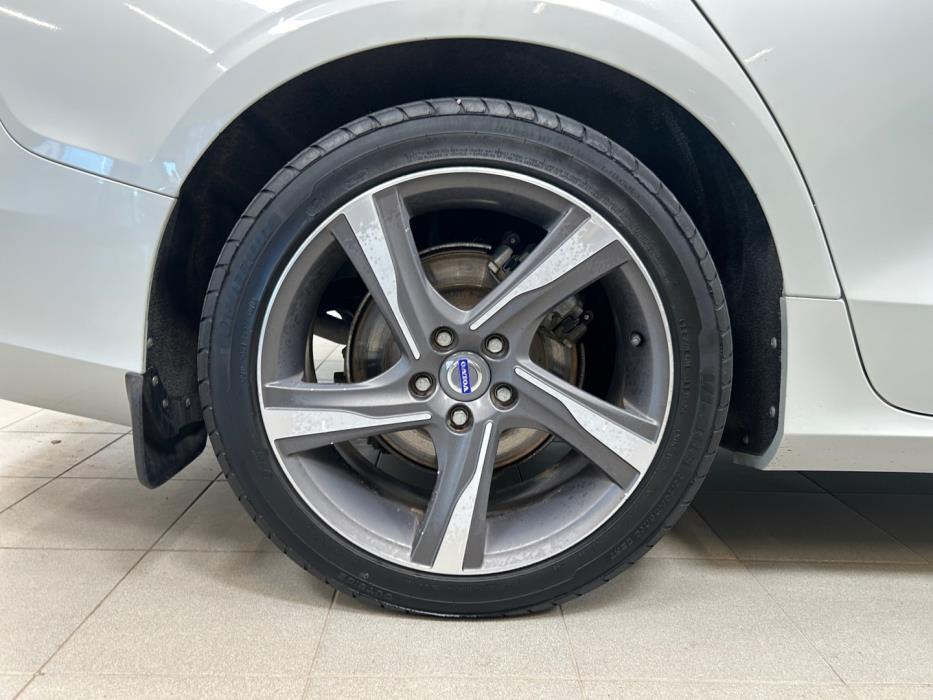 VOLVO V60 2021