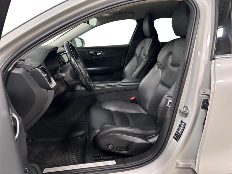 VOLVO V60 2021