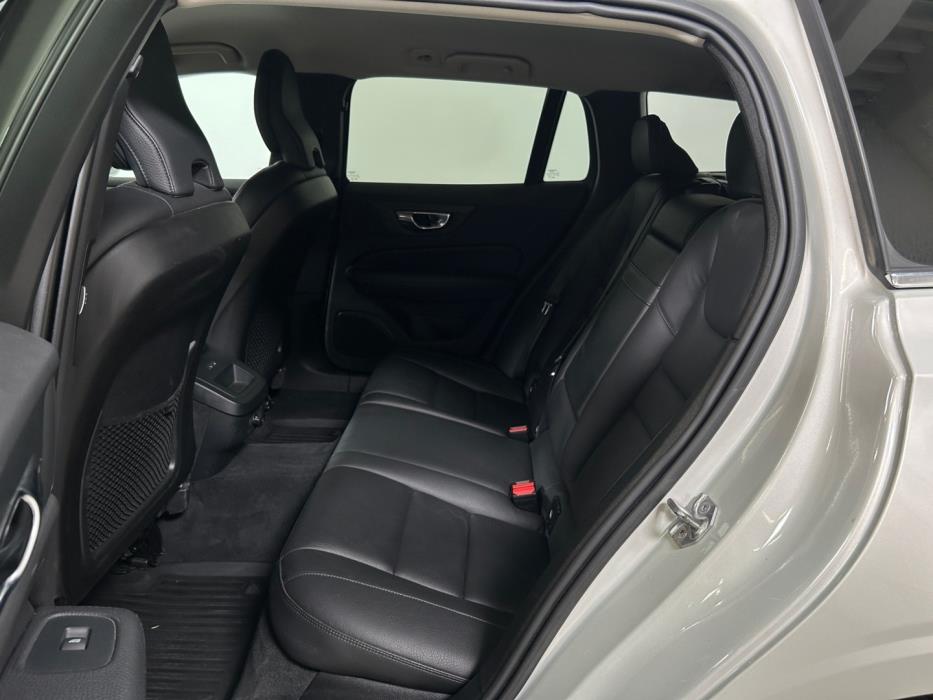 VOLVO V60 2021