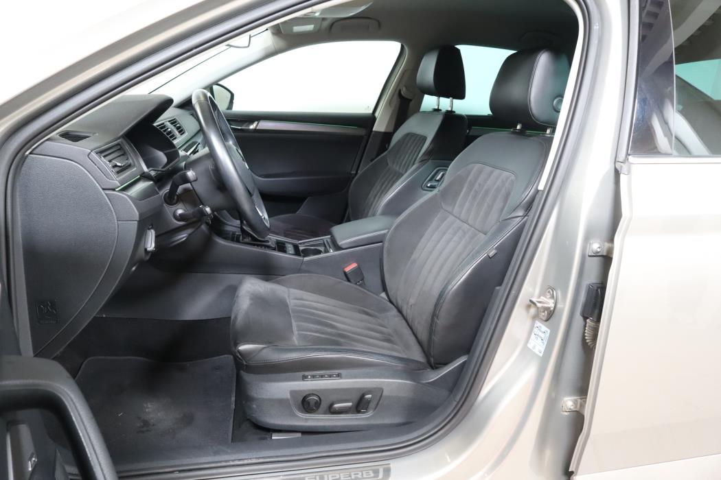 SKODA Superb 2016