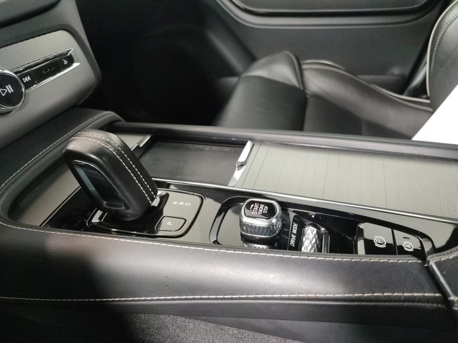 VOLVO XC90 2021