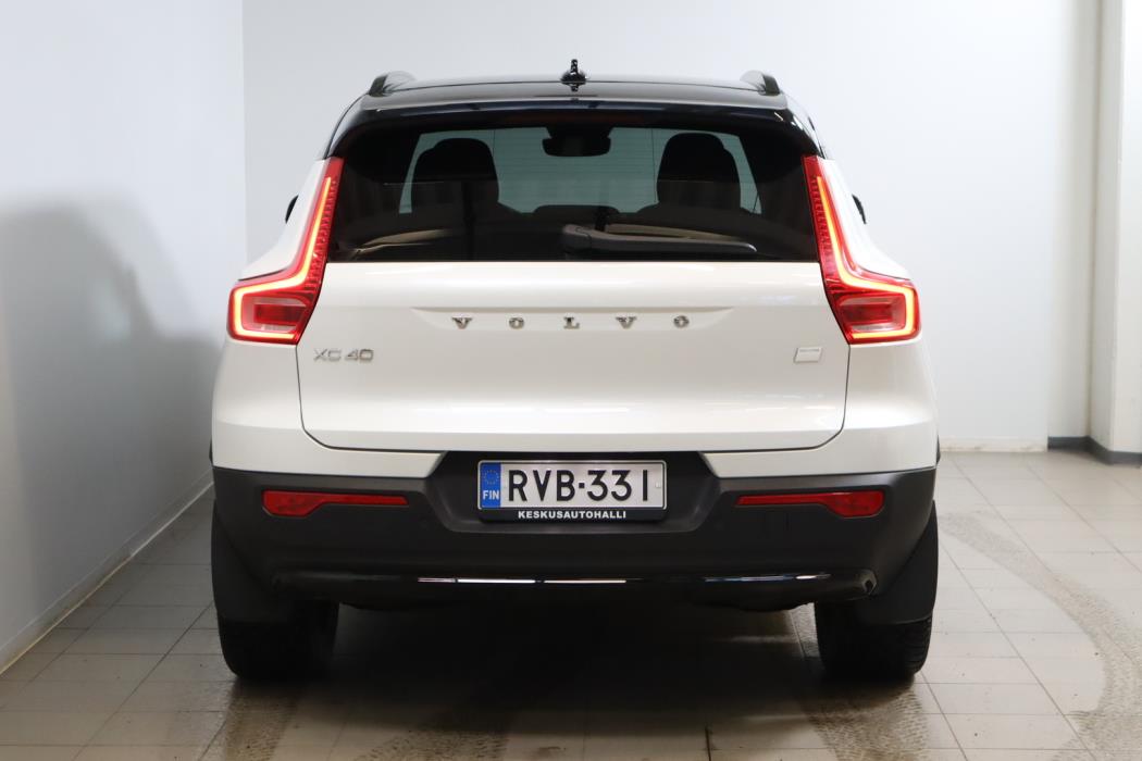 VOLVO XC40 2023