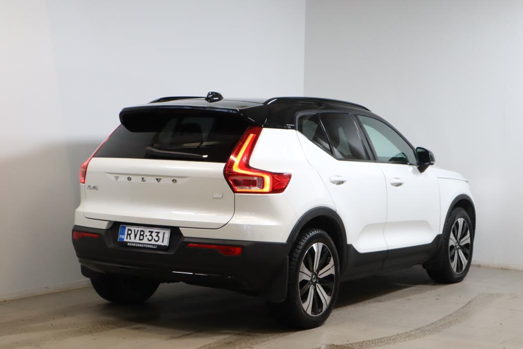 VOLVO XC40 2023