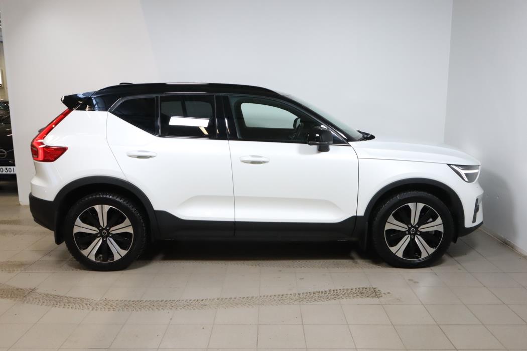 VOLVO XC40 2023