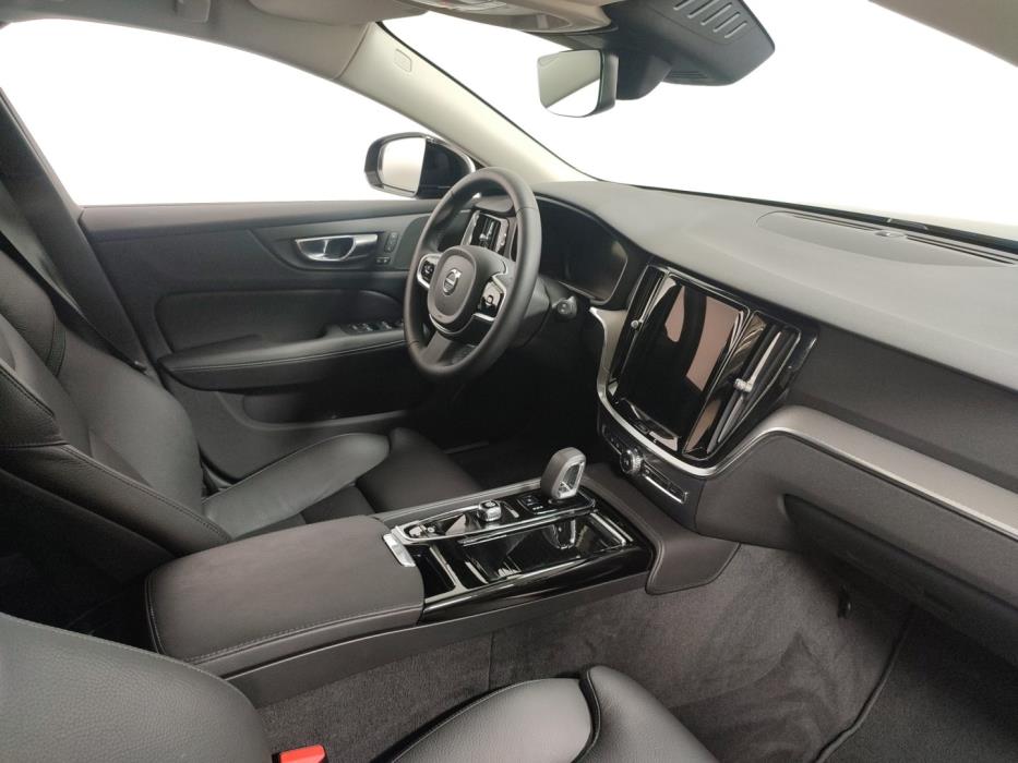 VOLVO V60 2025