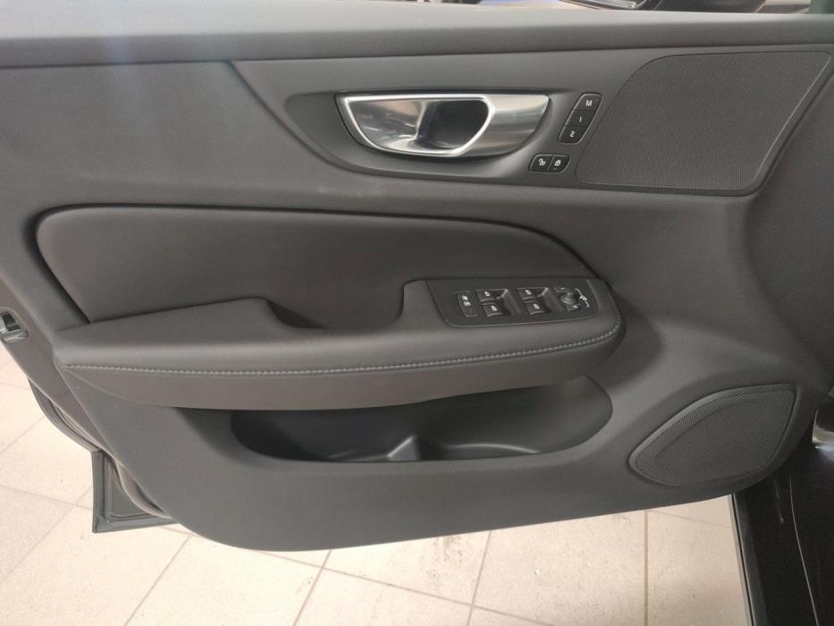 VOLVO V60 2025