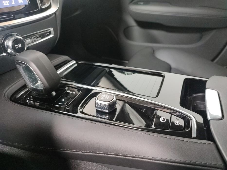 VOLVO V60 2025