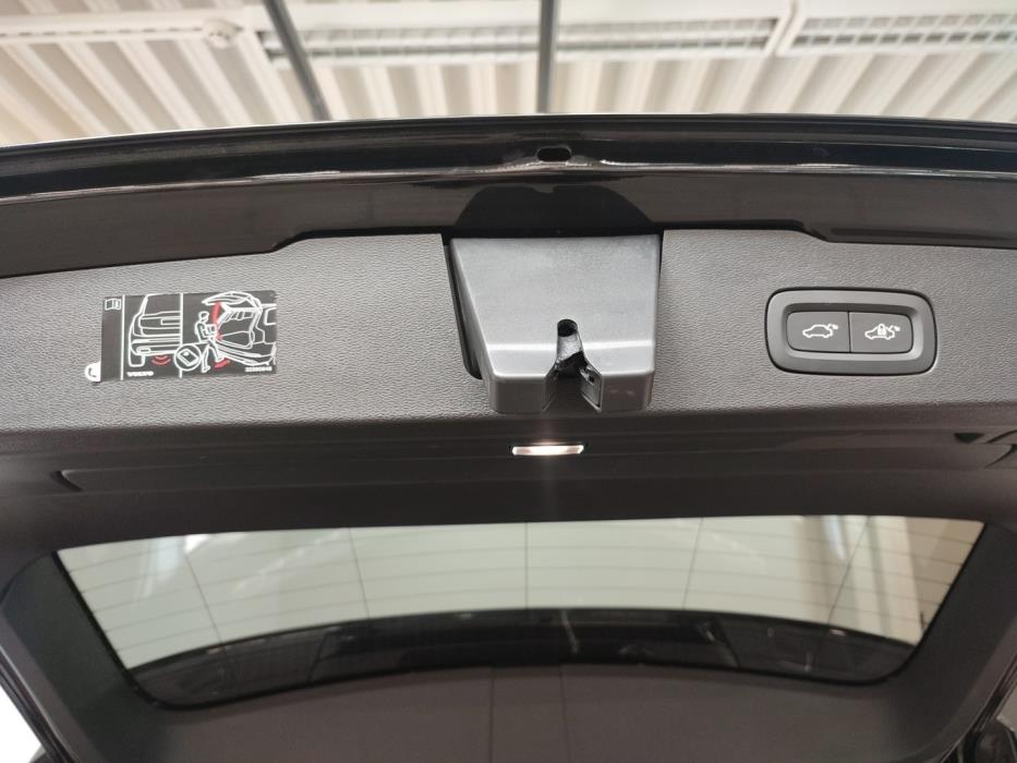 VOLVO V60 2025