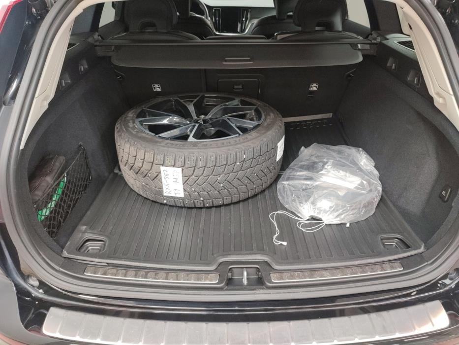 VOLVO V60 2025