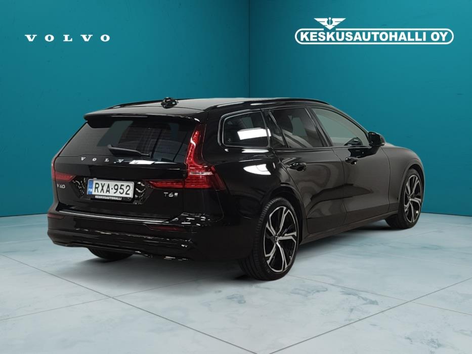 VOLVO V60 2025