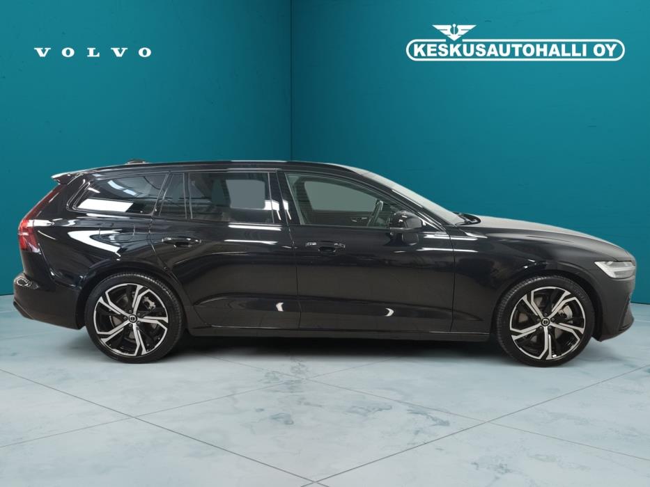 VOLVO V60 2025