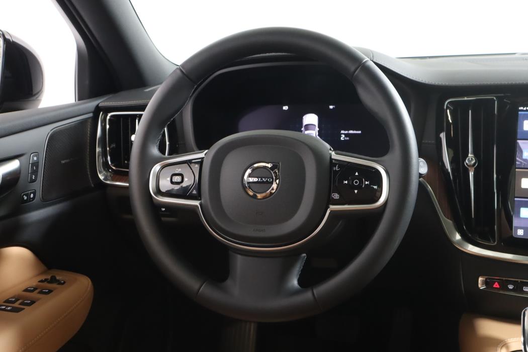 VOLVO V60 2025