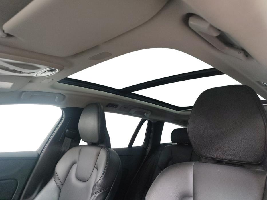 VOLVO V60 2021