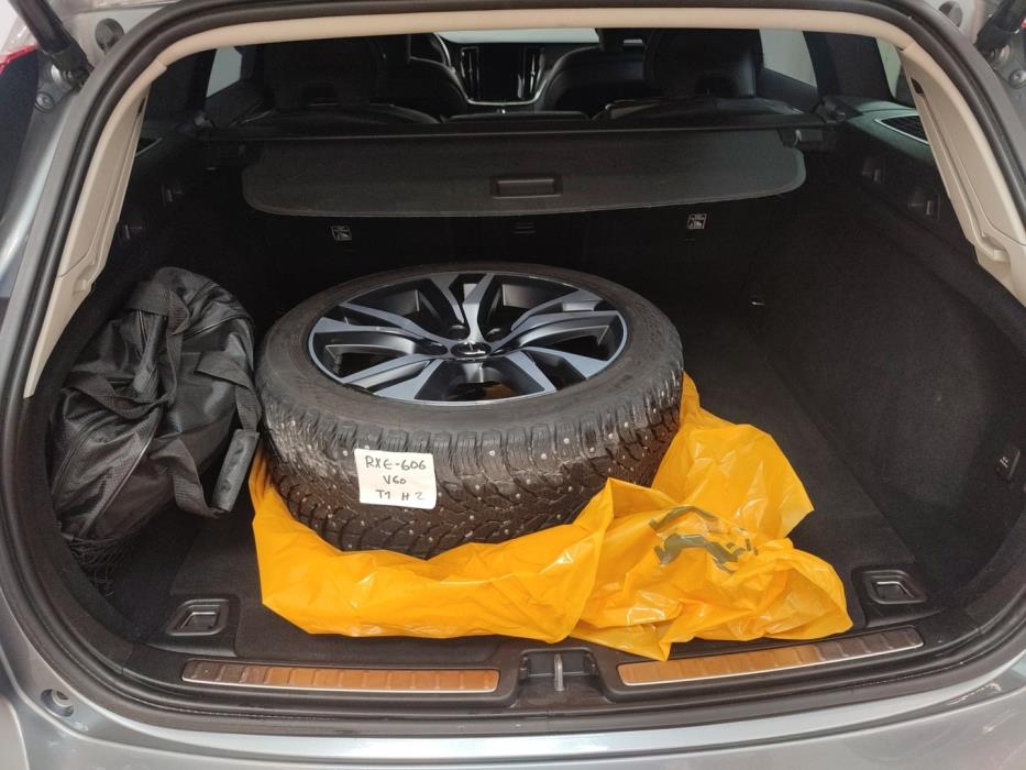 VOLVO V60 2021