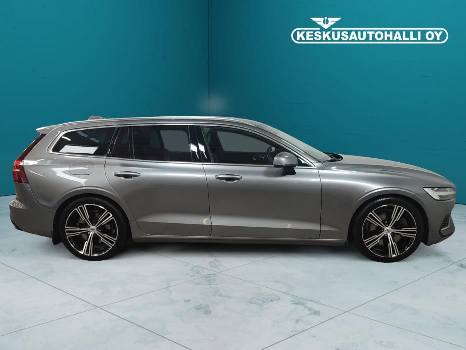 VOLVO V60 2021