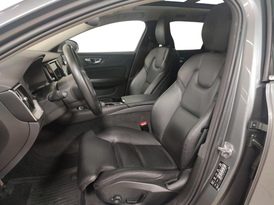 VOLVO V60 2021