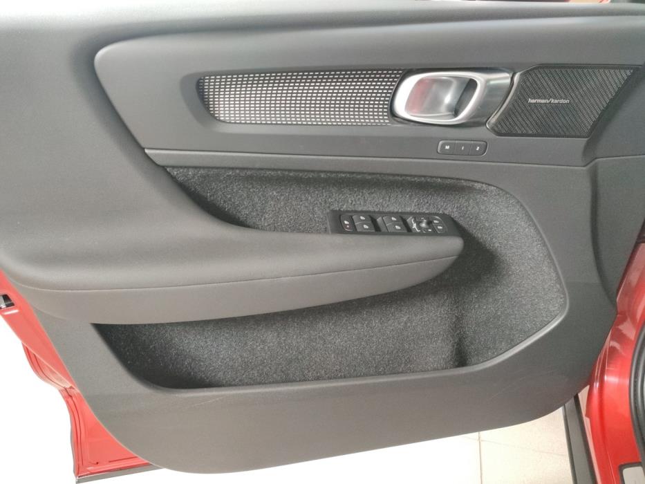 VOLVO XC40 2021