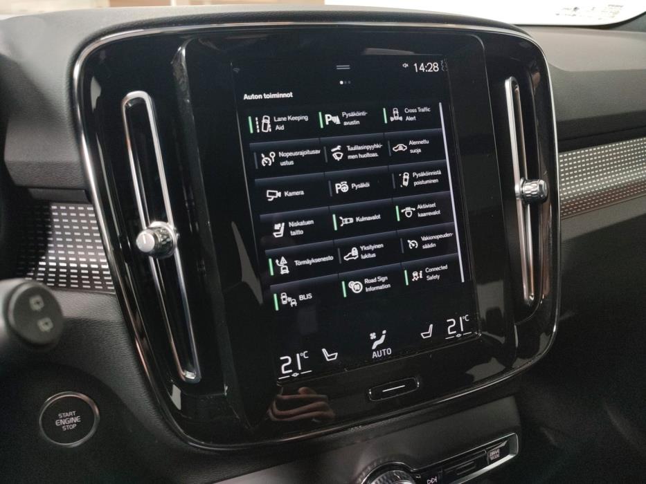 VOLVO XC40 2021