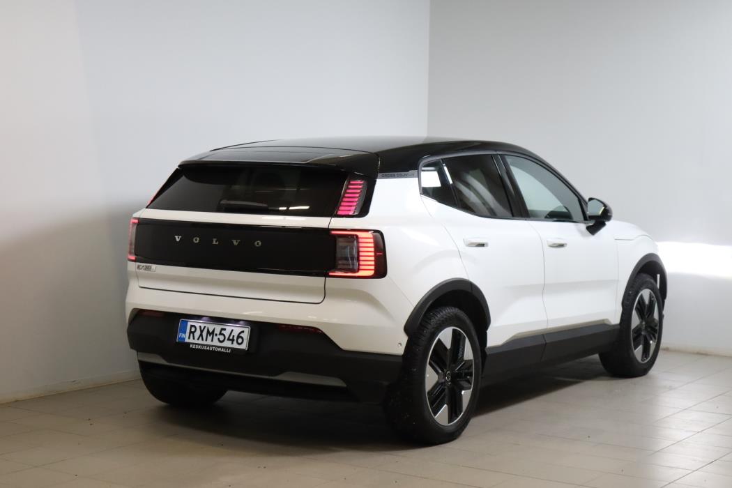 VOLVO EX30 Cross Country 2025