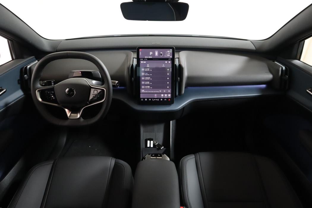 VOLVO EX30 Cross Country 2025