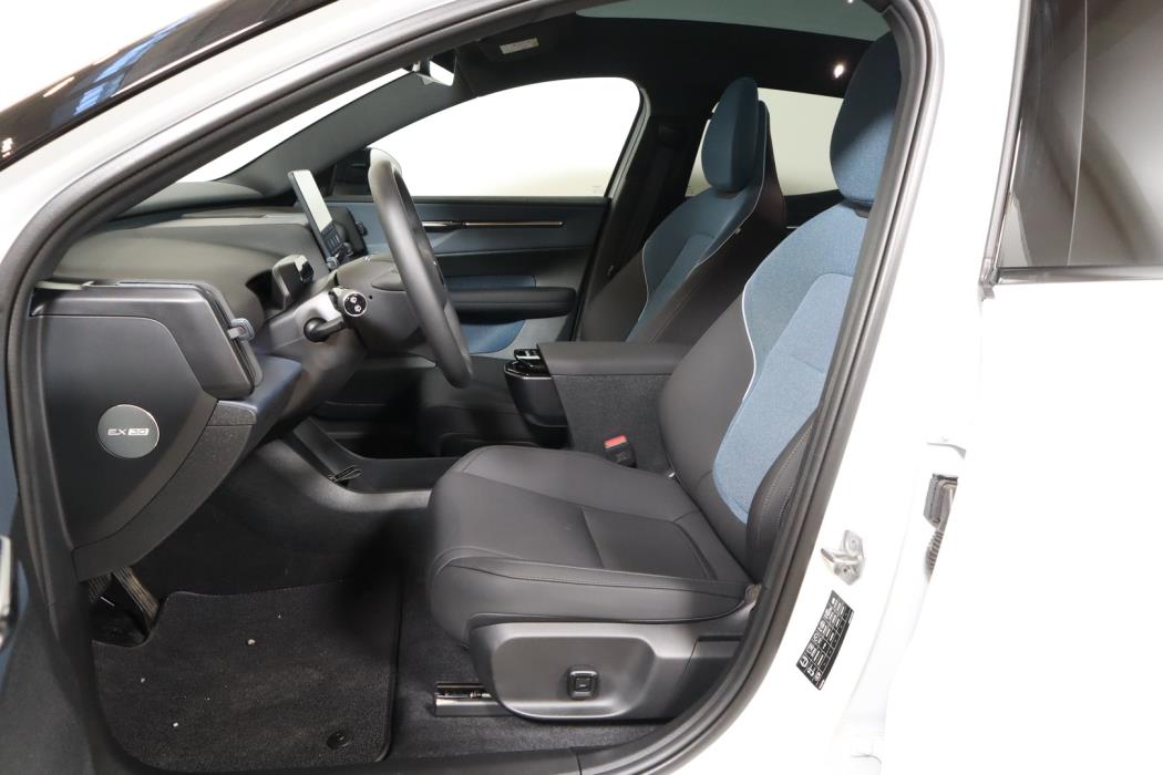 VOLVO EX30 Cross Country 2025