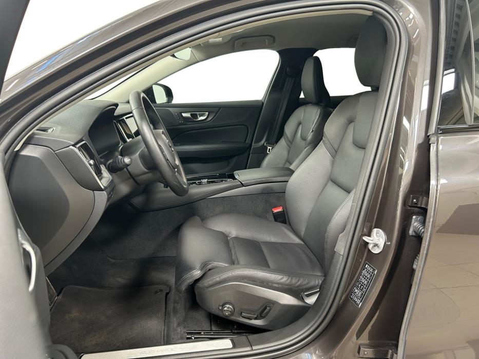 VOLVO V60 2024