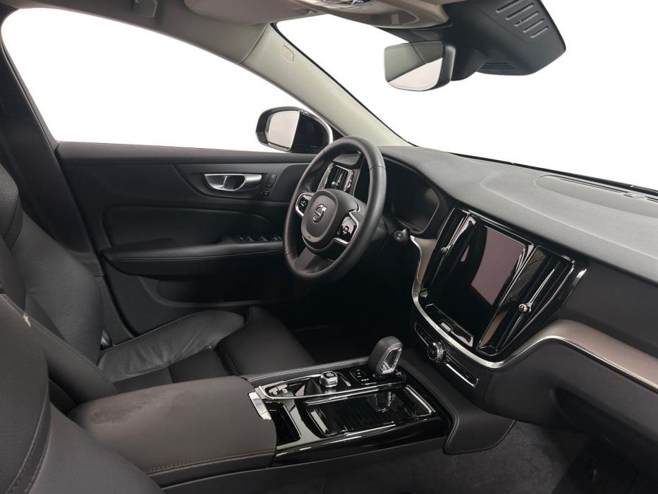 VOLVO V60 2024