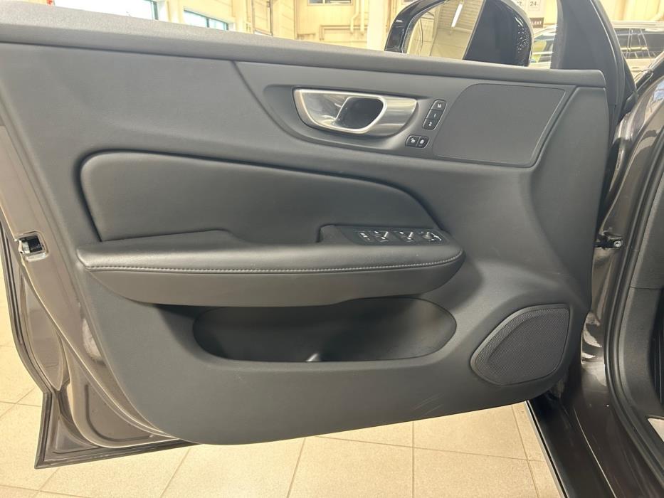 VOLVO V60 2024