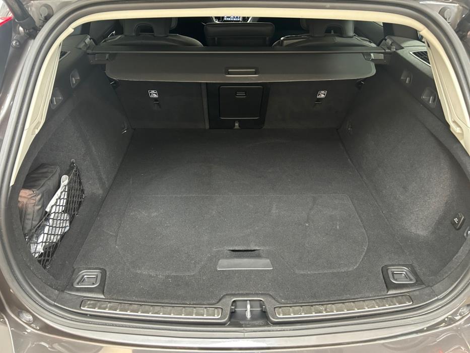 VOLVO V60 2024