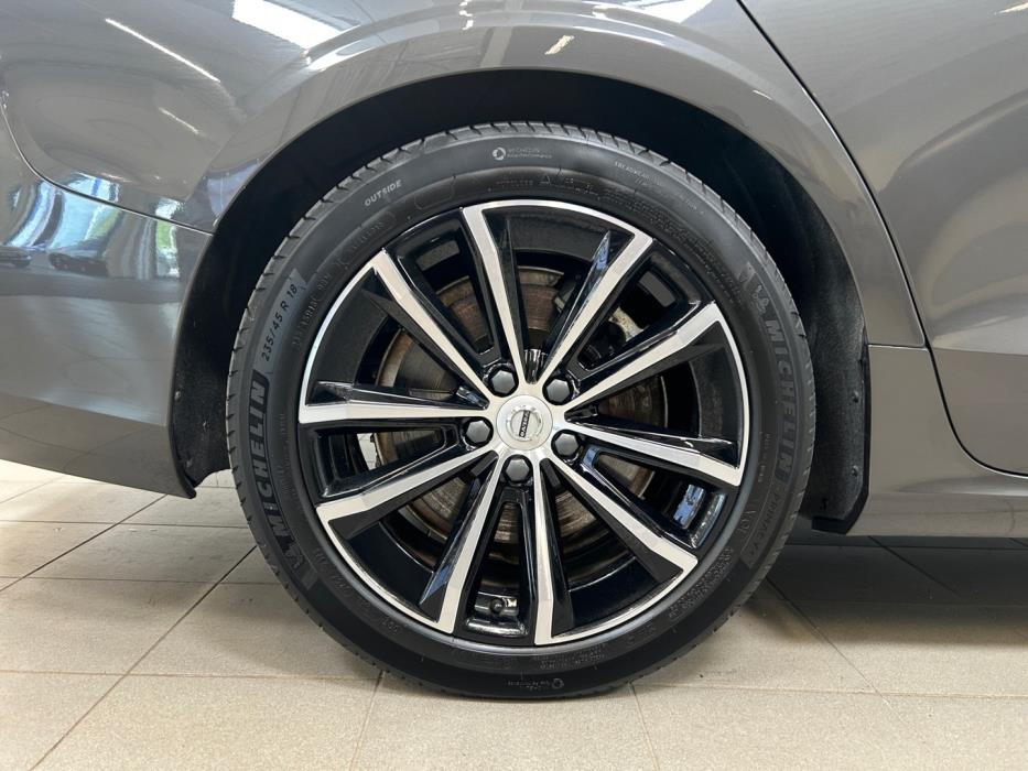VOLVO V60 2024