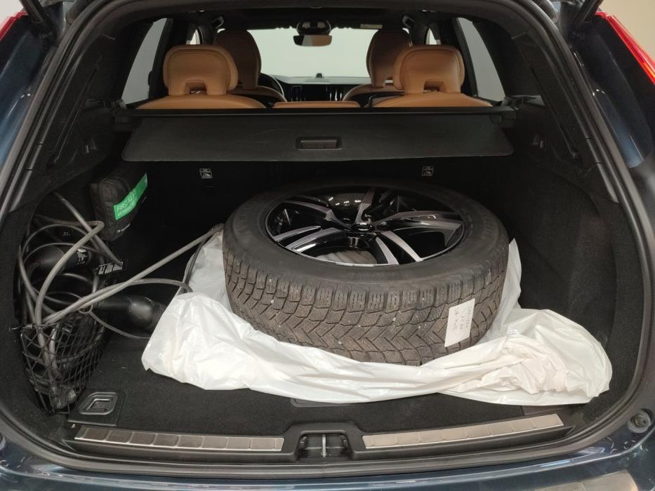 VOLVO XC60 2023