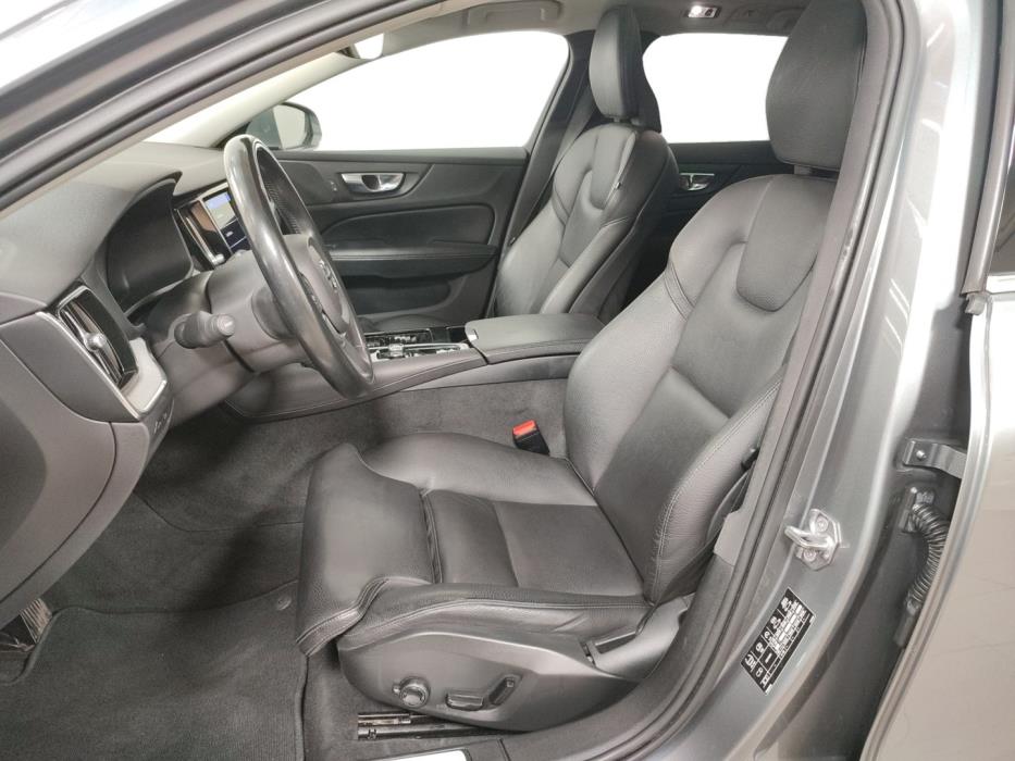 VOLVO V60 2021