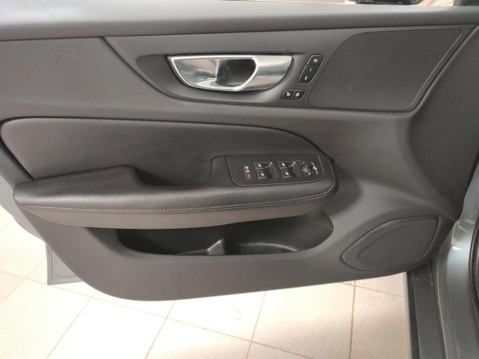 VOLVO V60 2021