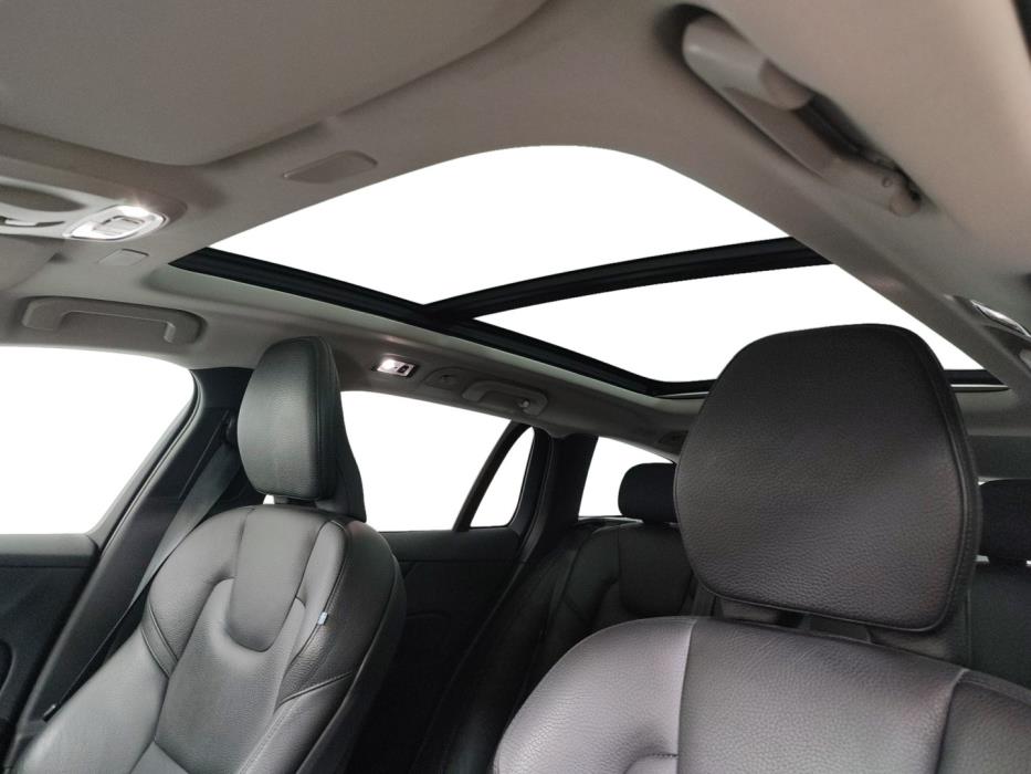 VOLVO V60 2021
