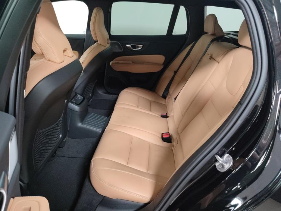 VOLVO V60 2025